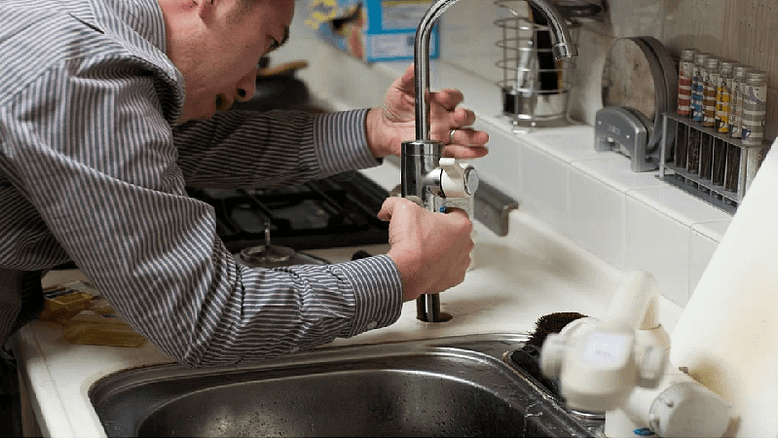 4 Signs You Need a Plumber Right Now!